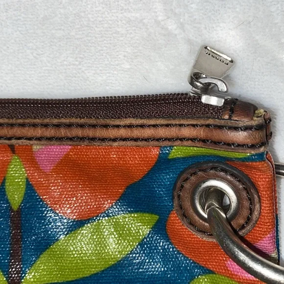 Fossil key boho floral print coated canvas crossbody bag - Picture 5 of 8